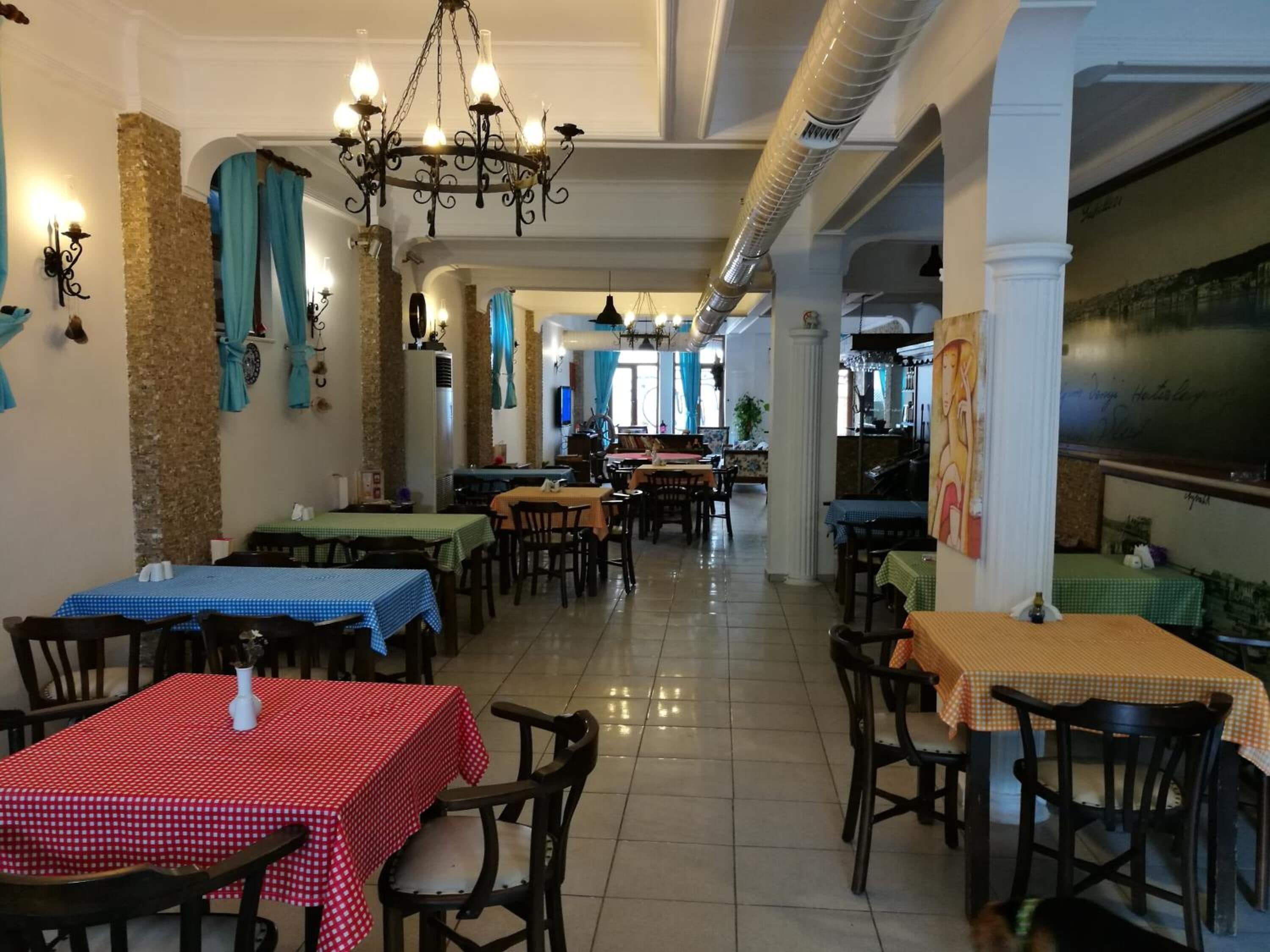 breakfast, lunch, dinner served; seafood