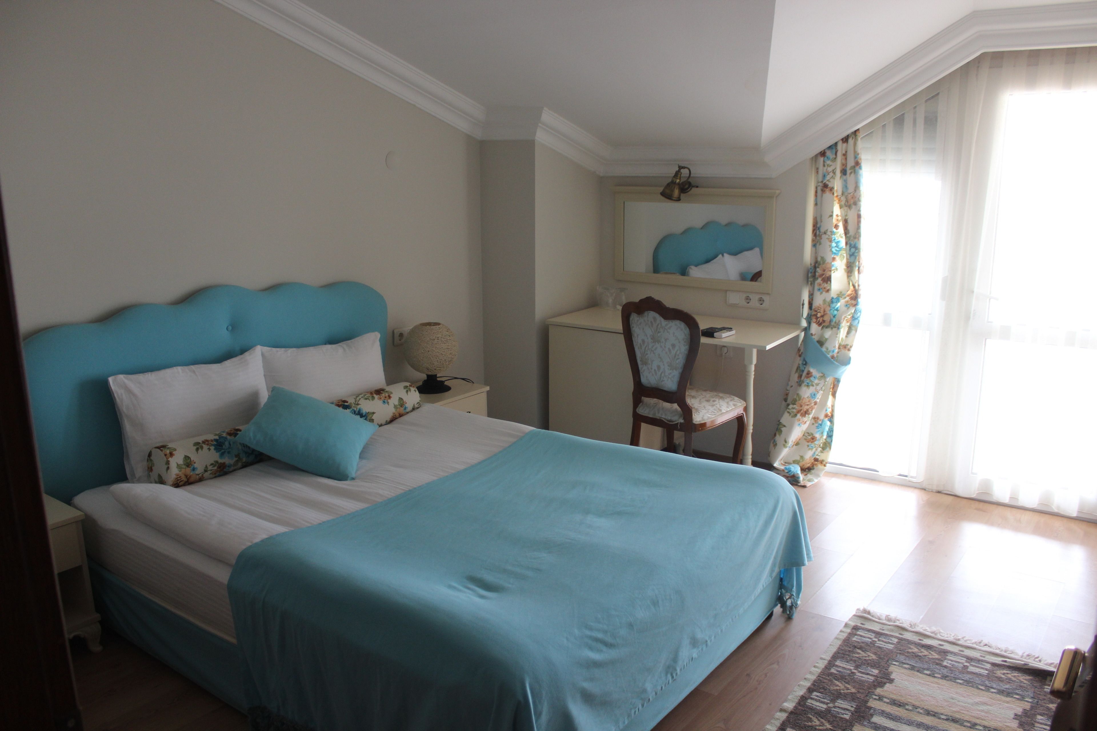 double room, 1 double bed | minibar, in-room safe, desk, free cots/infant beds