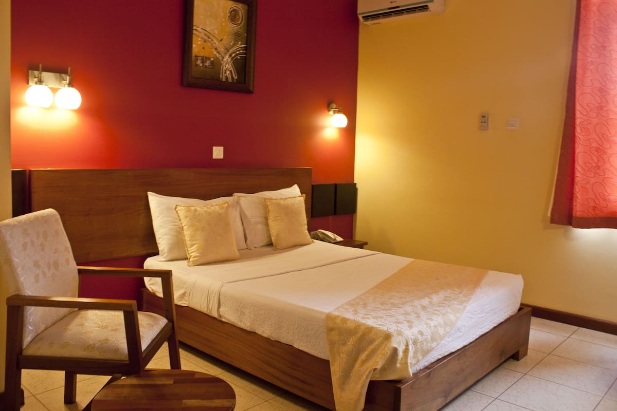 Minibar, desk, soundproofing, rollaway beds