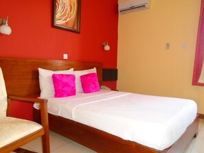 Habitación individual estándar | Minibar, escritorio, sistema de insonorización y camas supletorias