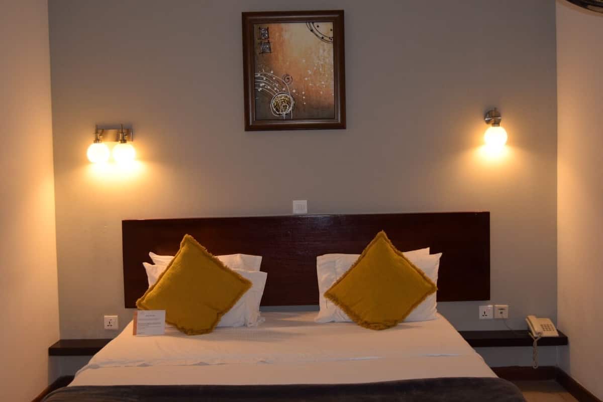 Minibar, desk, soundproofing, rollaway beds