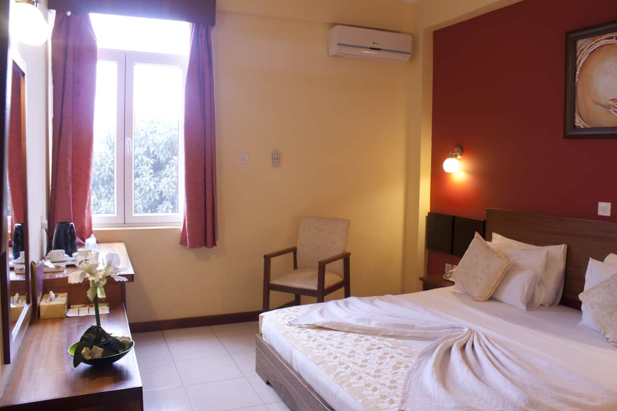 Minibar, desk, soundproofing, rollaway beds