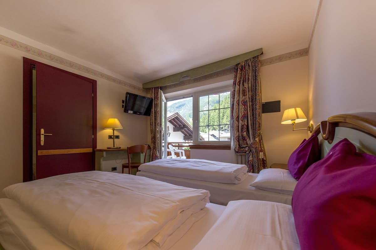 Double or Twin Room | Down duvets, in-room safe, desk, blackout curtains