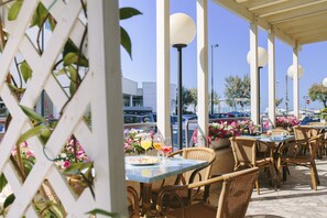 Frühstück, Mittagessen, Abendessen, lokale Küche 