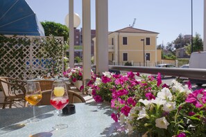 Café da manhã, almoço e jantar; culinária local 