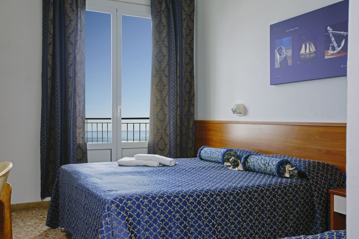 double room, balcony, sea view | in-room safe, desk, free cots/infant beds