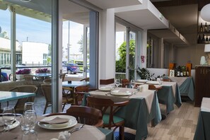 Breakfast, lunch and dinner served  - Hotel Paradiso (Senigallia)