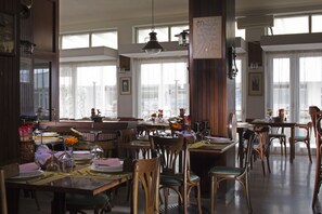 Breakfast, lunch, dinner served; local cuisine  - Hotel Paradiso (Senigallia)