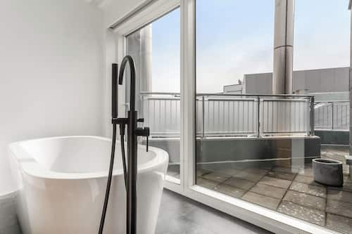 Penthouse Confort, balcon | Salle de bain