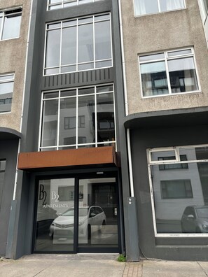 Front of property - B2 Apartments by Heimaleiga (Reykjavik)