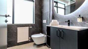 Artículos de higiene personal gratuitos, secador de pelo y toallas