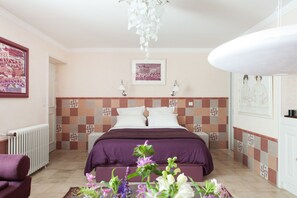Comfort Suite, access Garden (Ocre Mauve) | Minibar, free WiFi, bed sheets - Chambres d'Hôtes Eden Ouest (La Rochelle)
