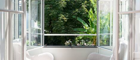 Phòng Suite tiện nghi đơn giản (Ocre Rouille) | Hiên