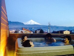 Outdoor spa tub - Hotel Rangi Pucon (Pucón)