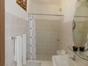 One Bedroom Studio | Bathroom - Residencial La Fonte (Santo Domingo)