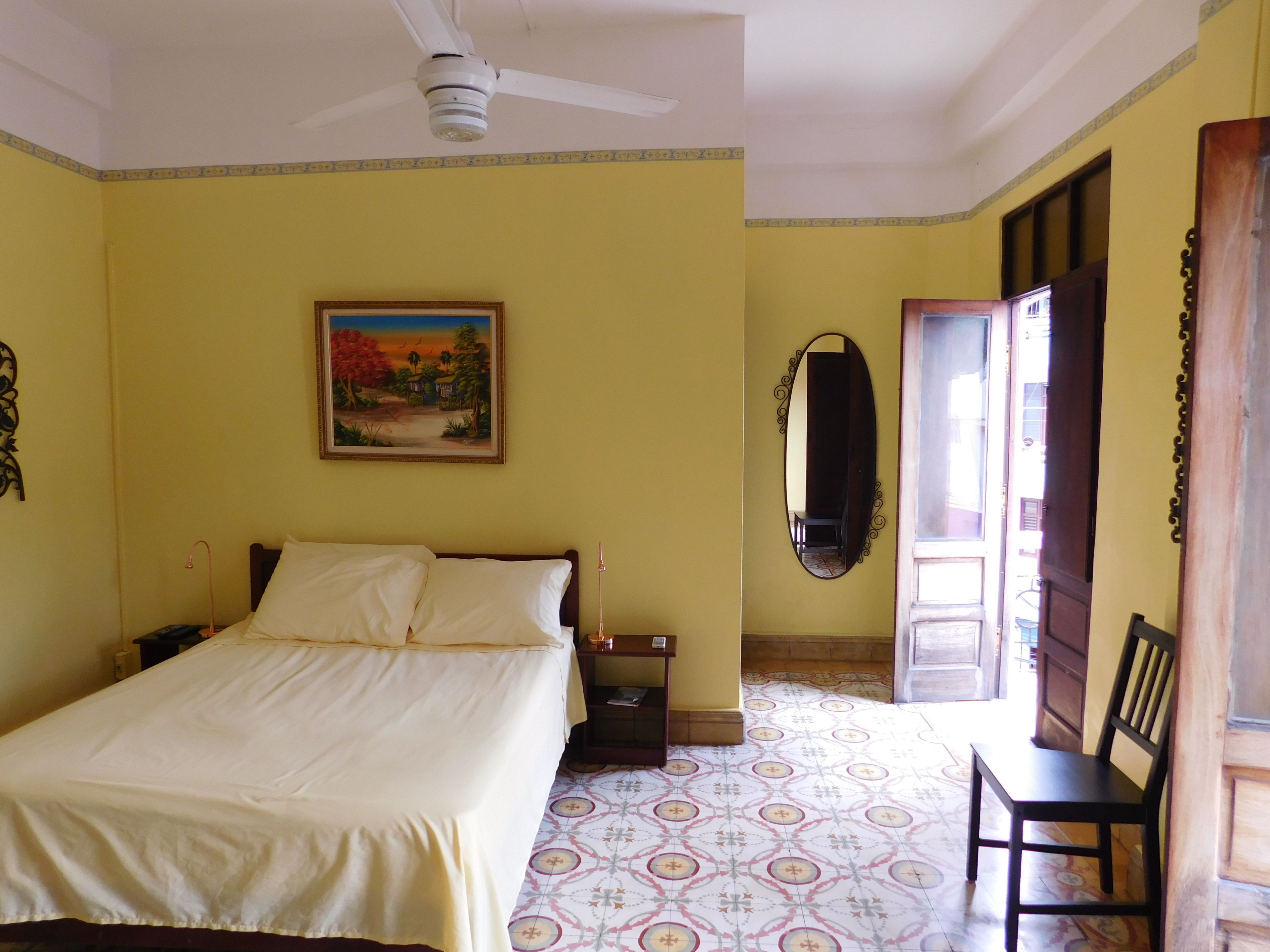 Estúdio | Cofres nos quartos, escrivaninha, quartos à prova de som