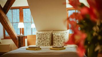 Suite – comfort, 1 soverom, elveutsikt | Skrivebord, blendingsgardiner, lydisolert og barnesenger (inkludert)