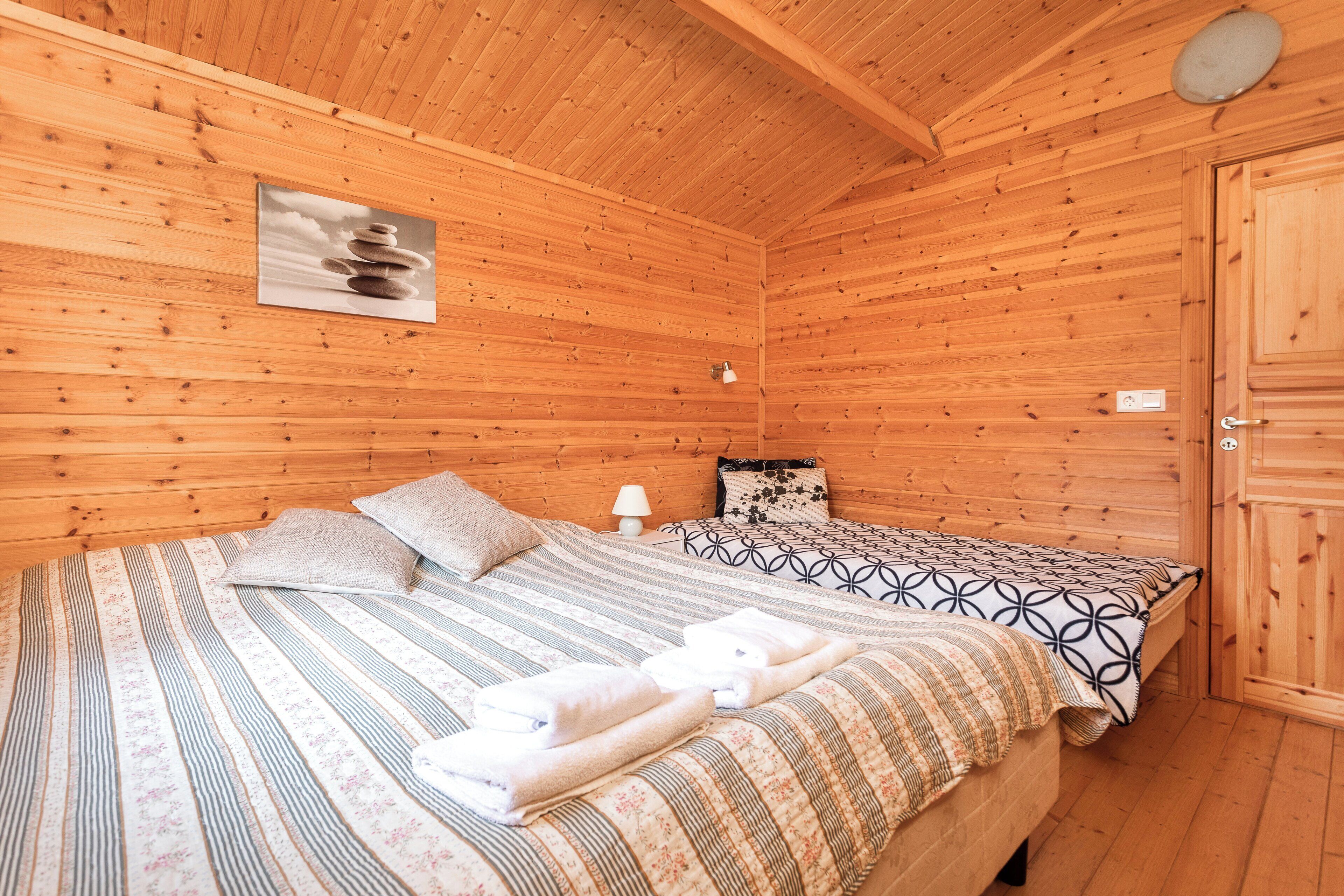 Free cots/infant beds, free WiFi, bed sheets