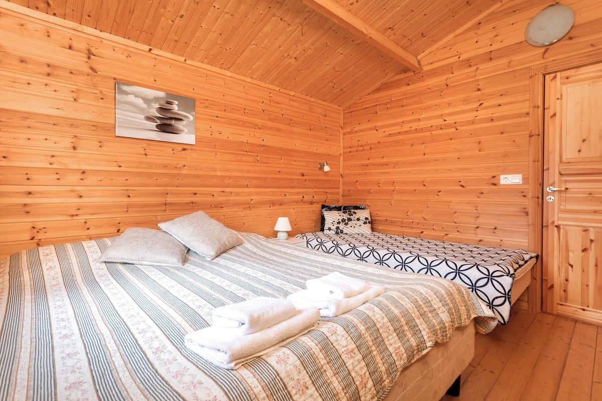 1 bedroom, free cribs/infant beds, free WiFi, bed sheets