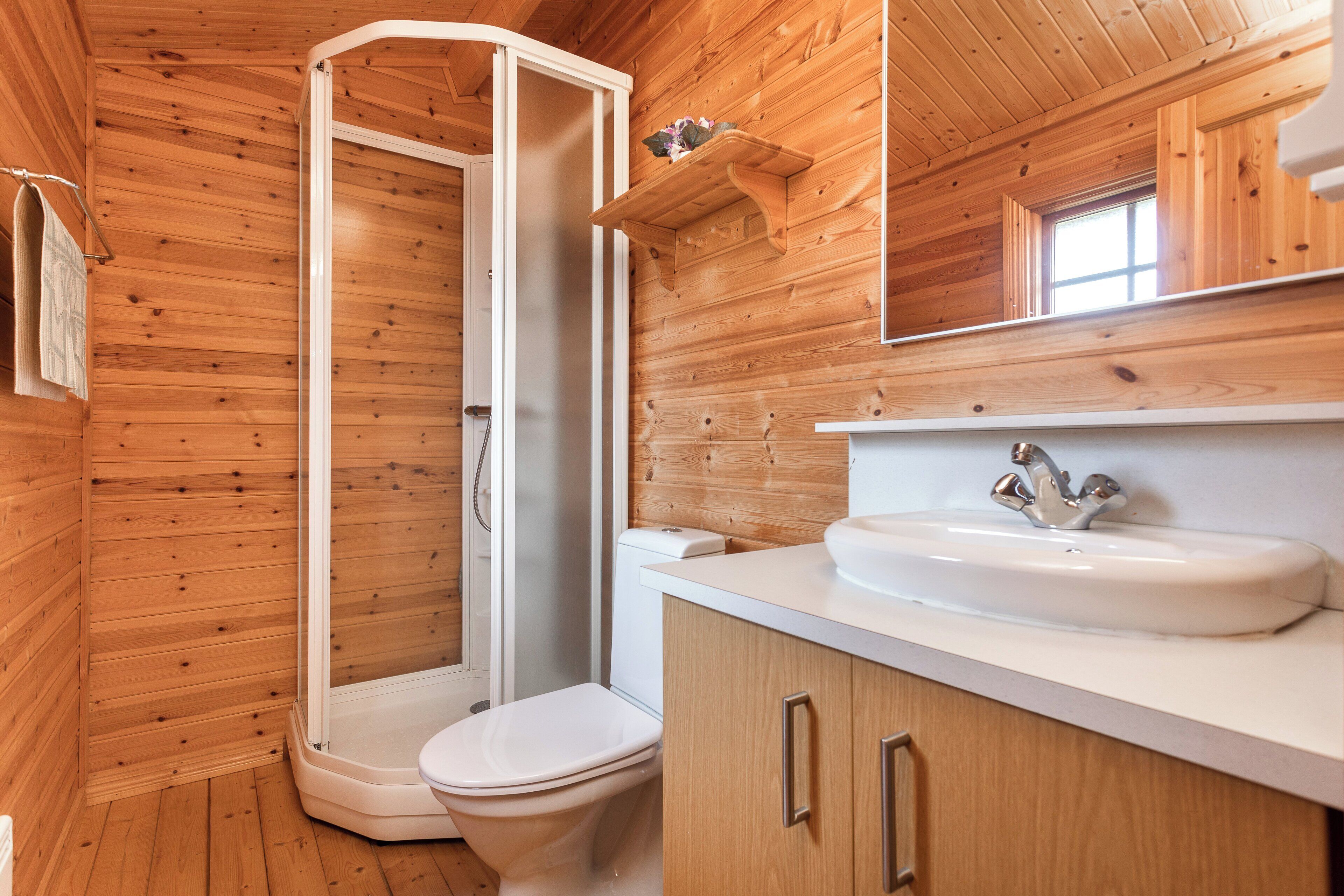 Douche, articles de toilette gratuits, sèche-cheveux