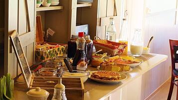 Daily buffet breakfast (EUR 11 per person)
