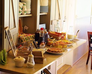 Desayuno buffet diario (EUR 11 por persona)