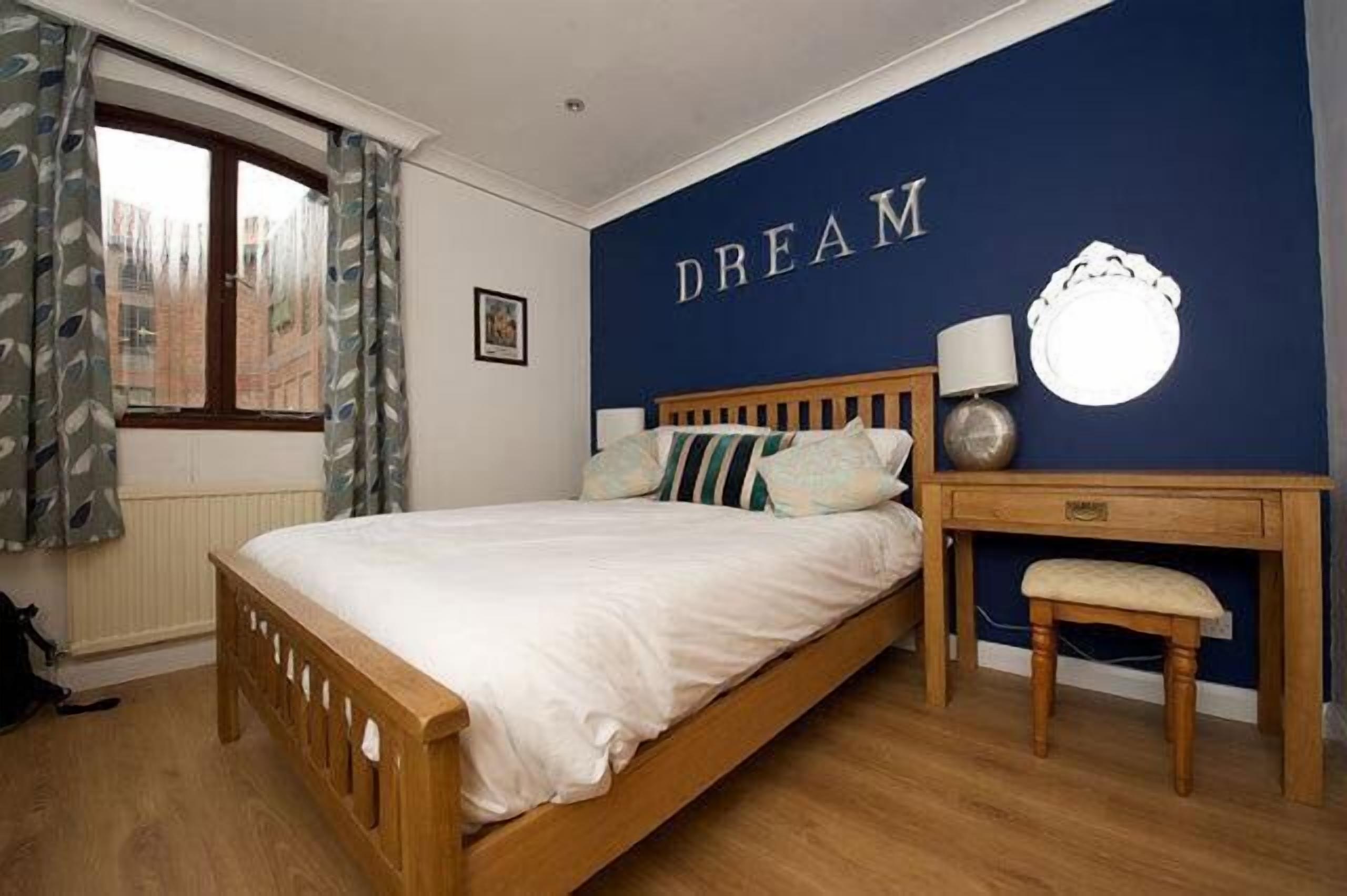 City Apartment, 1 Bedroom, Non Smoking, City View (Sleeps 4) | 1 bedroom, premium bedding, iron/ironing board, travel cot