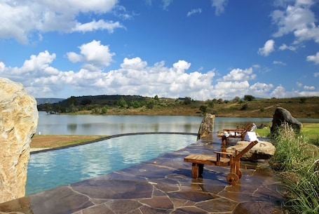 室外游泳池,日光浴躺椅. 艾尔雷曼索塔帕帕酒店