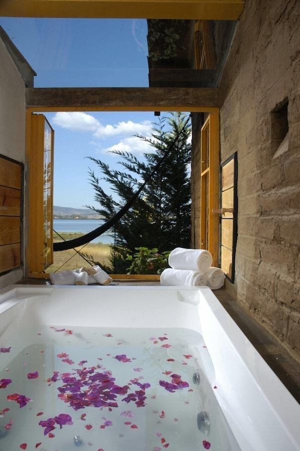 Romantic Suite, Jetted Tub | Jetted bathtub