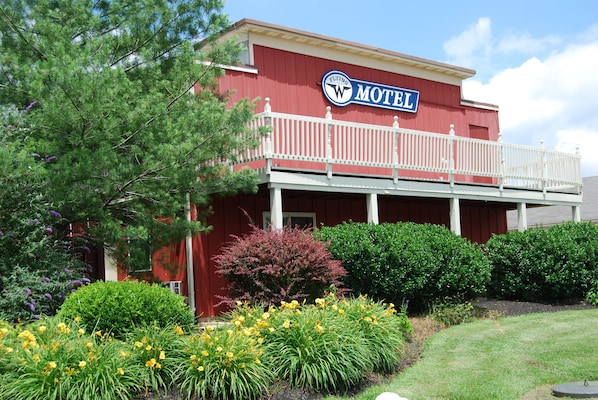Exterior - Flying W Airport & Resort (Medford)