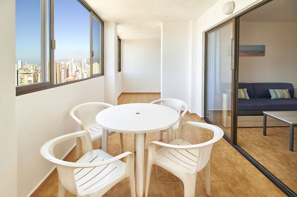 Iron/ironing board, rollaway beds, WiFi