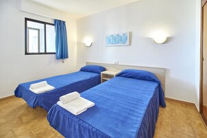 Iron/ironing board, rollaway beds, WiFi