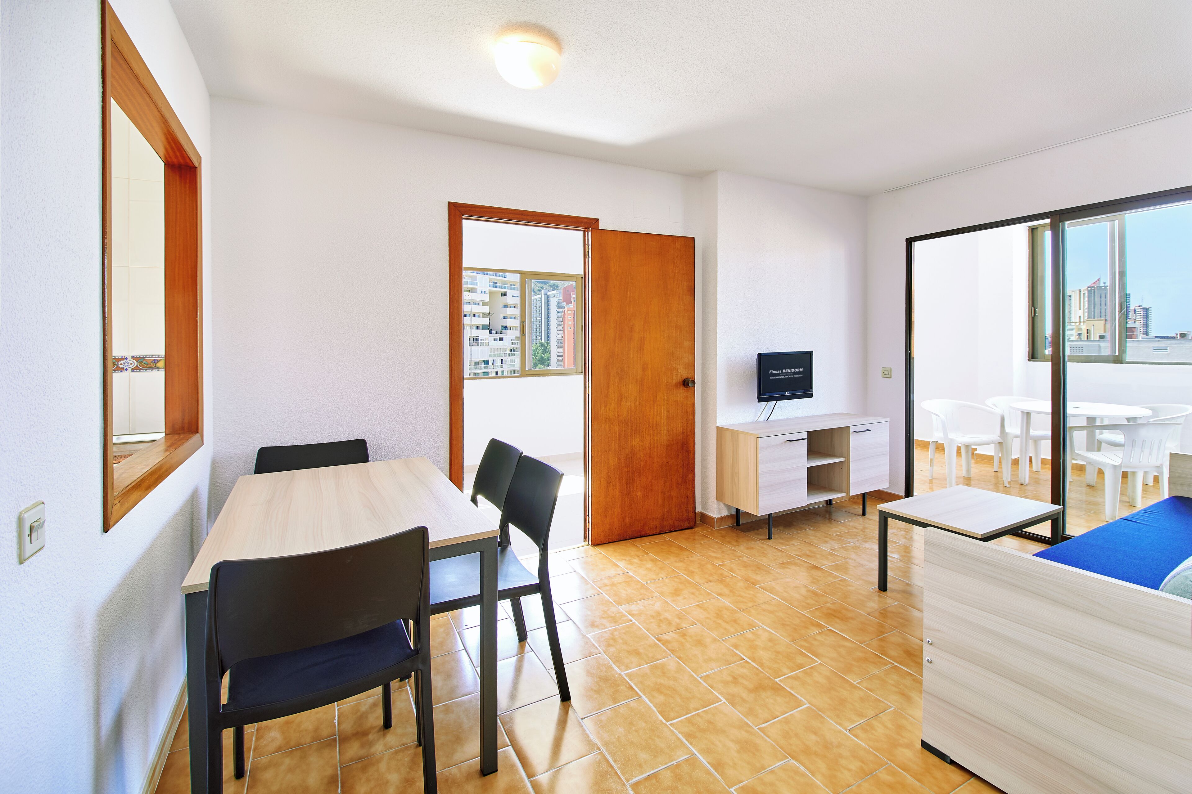 アイロン / アイロン台、可動式ベッド、WiFi