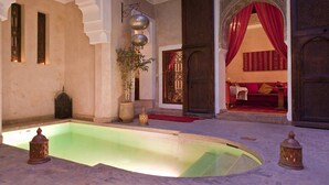 Outdoor pool, sun loungers - Riad Zolah (Marrakech)