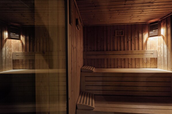 Couples treatment room(s), sauna, hot tub, steam room, body treatments