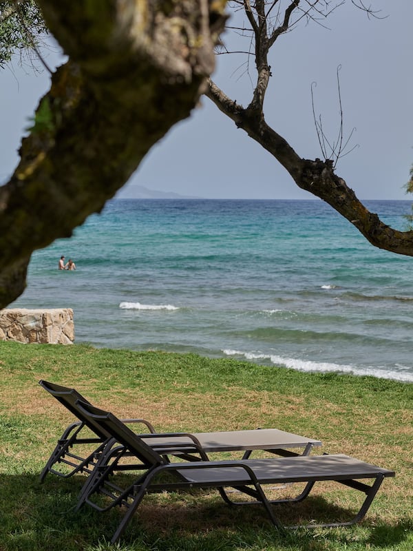 On the beach, beach towels, scuba diving, beach bar