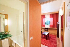 Deep soaking tub - Hotel Rafael (Milan)