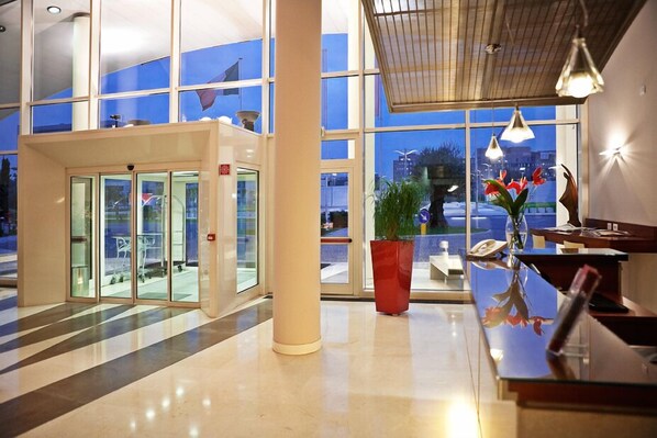 Interior entrance - Hotel Rafael (Milan)