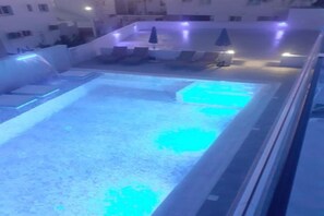 حمّام سباحة خارجي