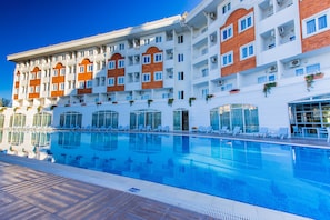 Outdoor pool - Side Royal Paradise (Manavgat)