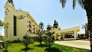 Front of property - Side Royal Paradise (Manavgat)