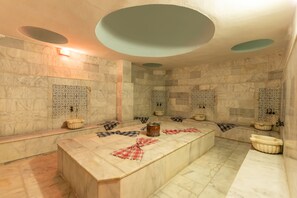 Een Turks bad/hammam, lichaamsbehandelingen, aromatherapie
