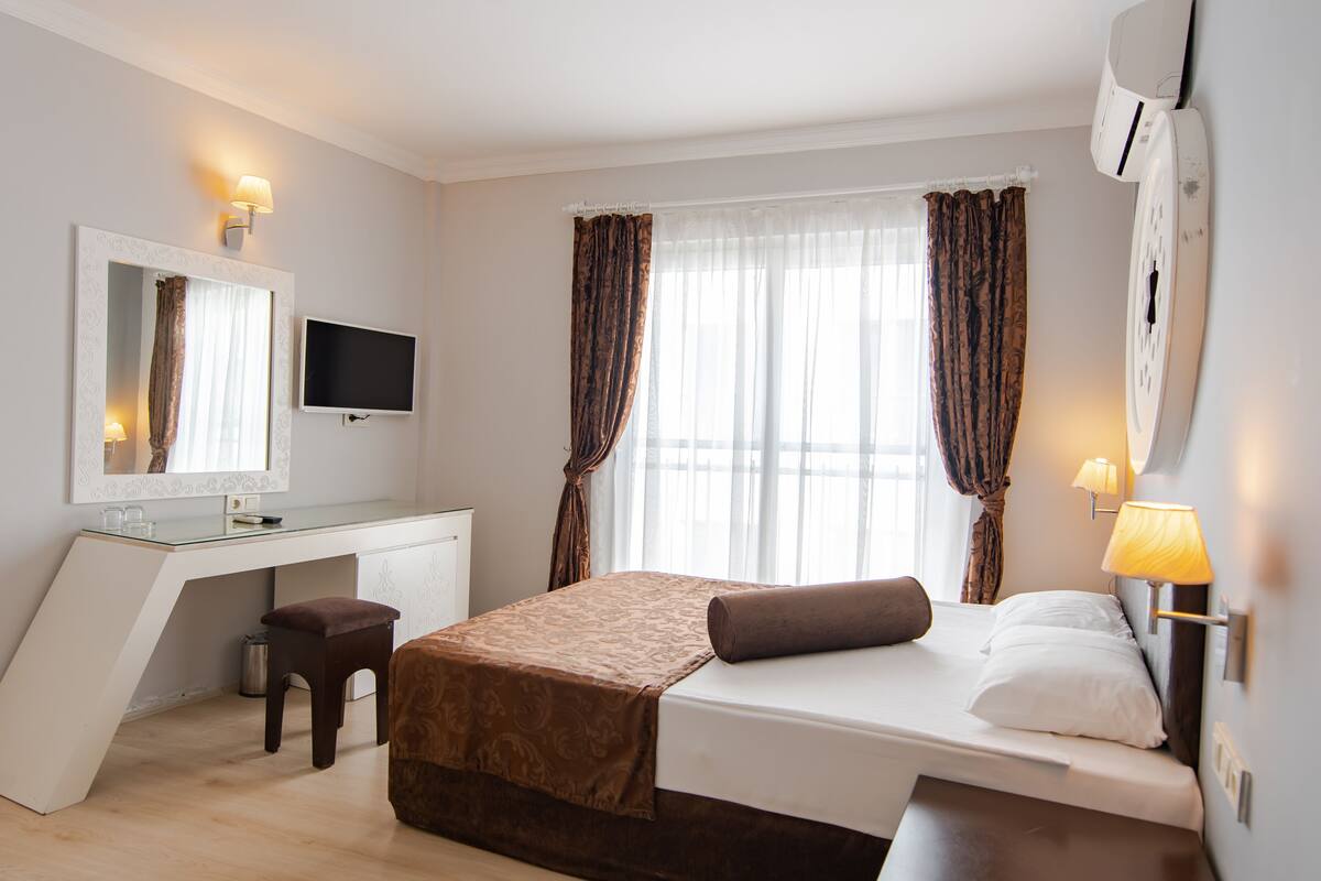 Family Room | In-room safe, desk, WiFi (surcharge)