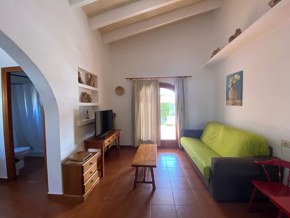 Iron/ironing board, cribs/infant beds - Es Brucs (Ciutadella de Menorca)