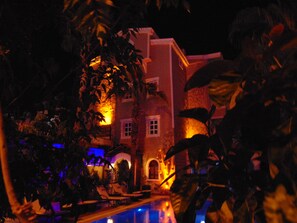 Façade de l’hébergement - soirée/nuit