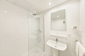 Hair dryer, towels, soap, shampoo - Vista Club Apartamentos (Calvia)
