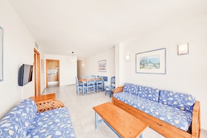 Appartement, 2 slaapkamers, balkon | Verduisterende gordijnen, gratis babybedden, gratis wifi, beddengoed