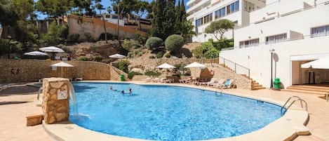 2 piscines extérieures