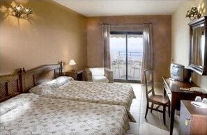 Bureau, lits bébé (gratuits), lits pliants/supplémentaires gratuits