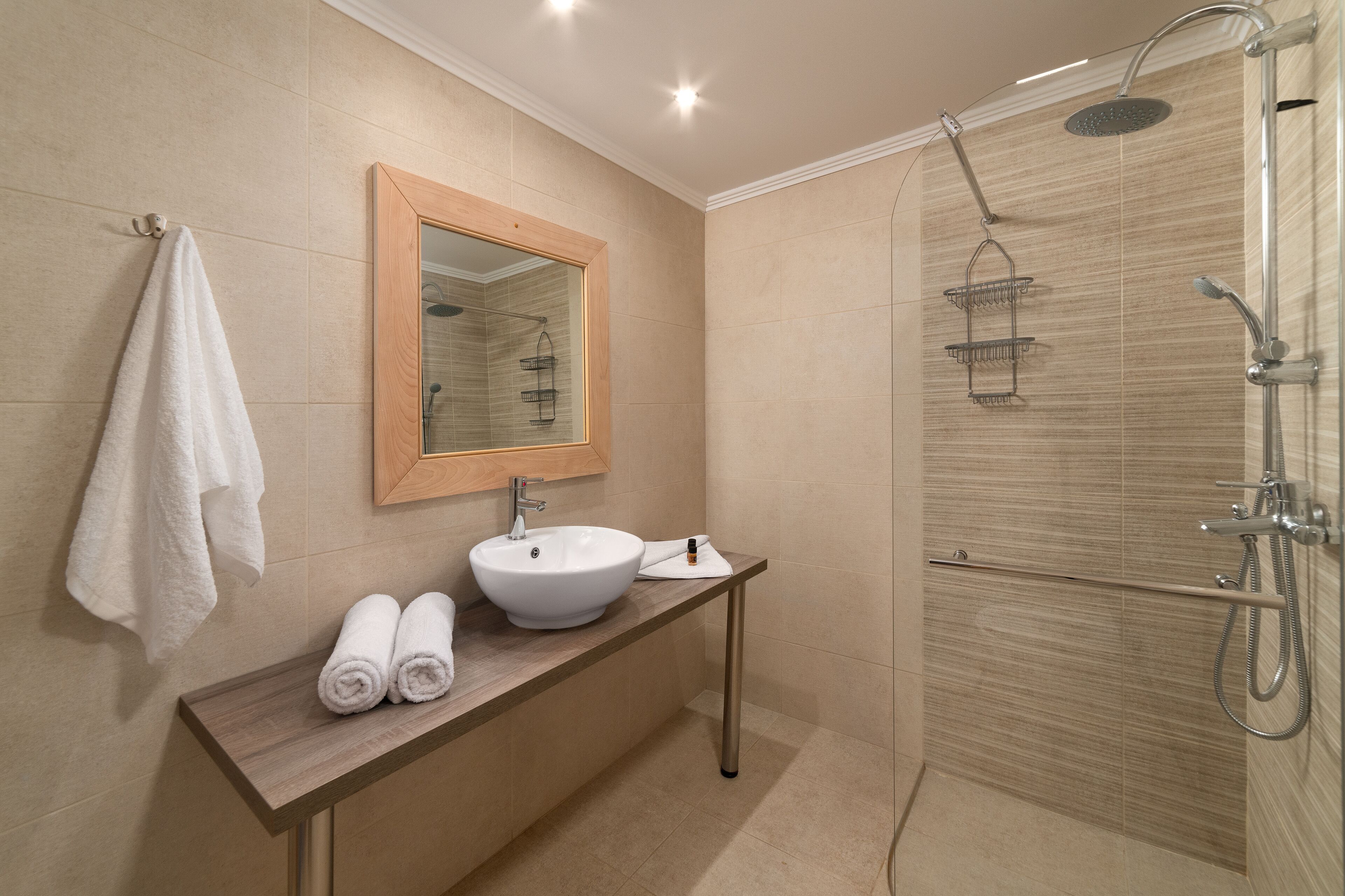 Double Room | Bathroom | Free toiletries, hair dryer, towels